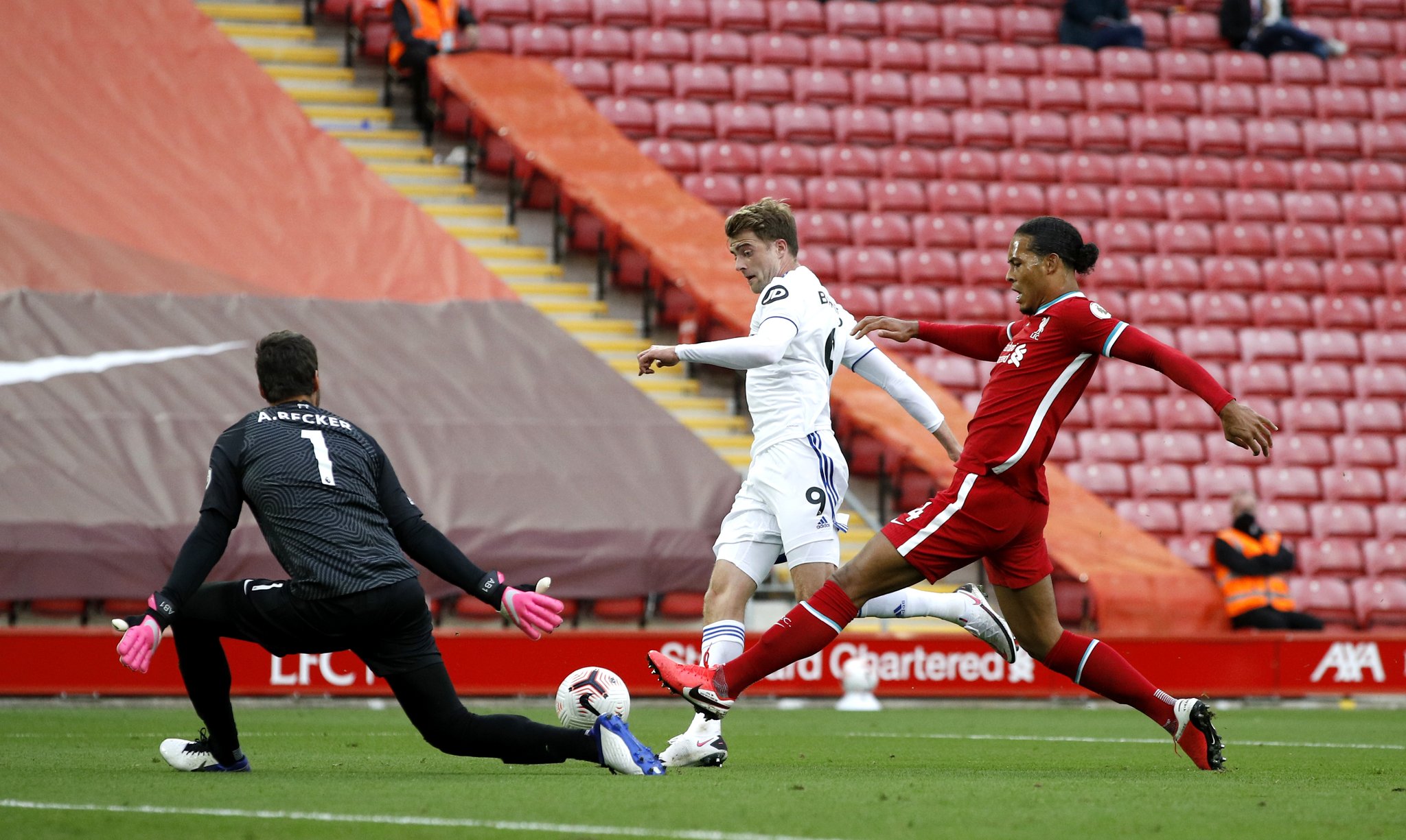 中暴露出了 中暴露出了